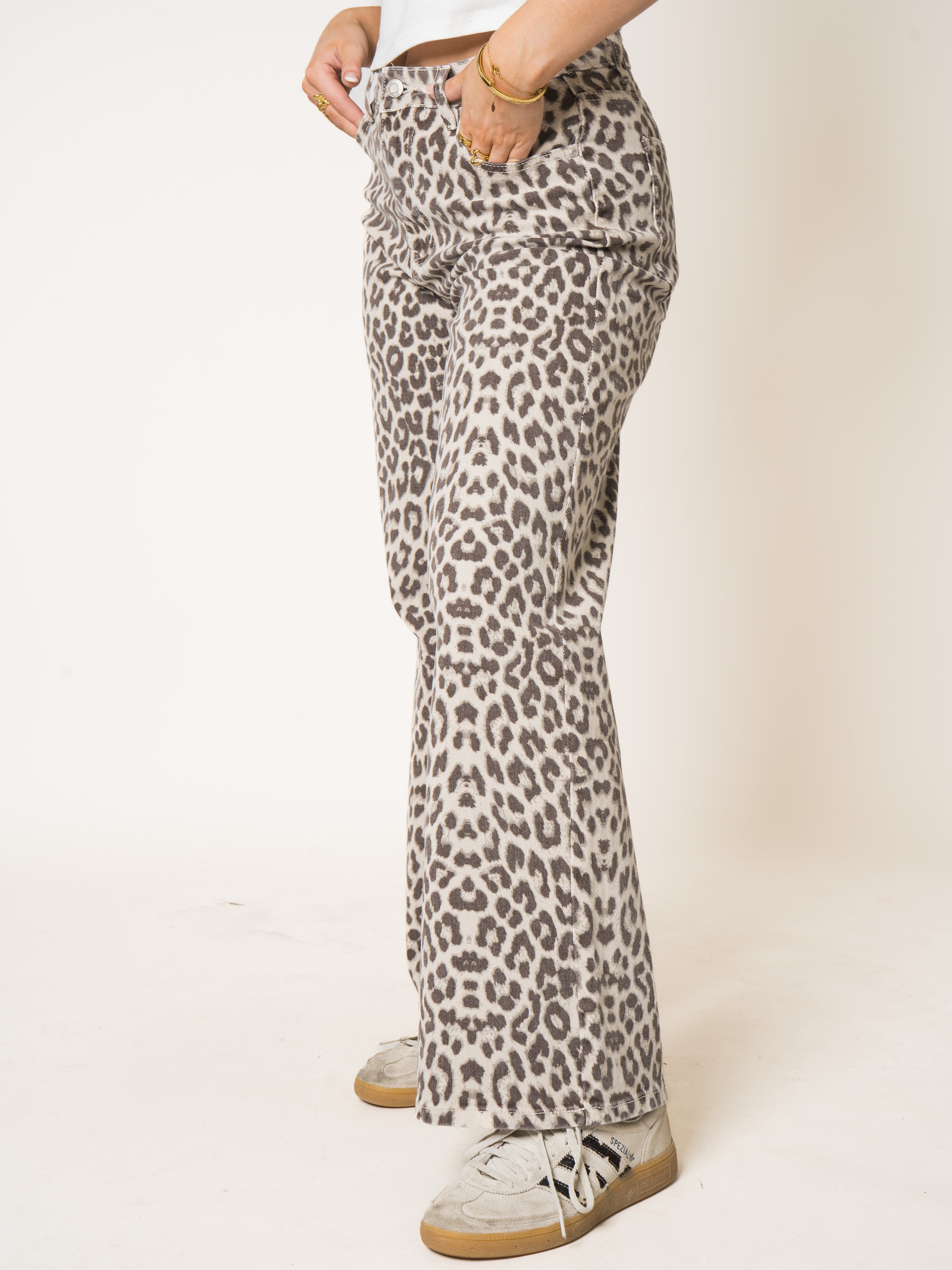 Wide Leg Leo Jeans